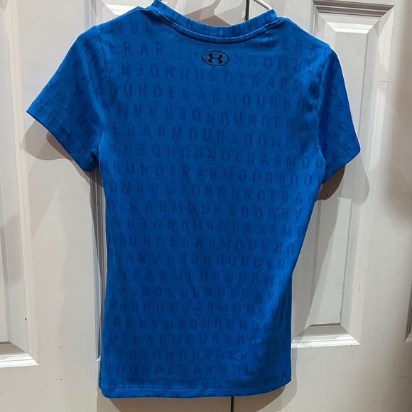 NWOT Under Armour Women's Blue Patterned V-Neck Tee sizeXS - Picture 8 of 8